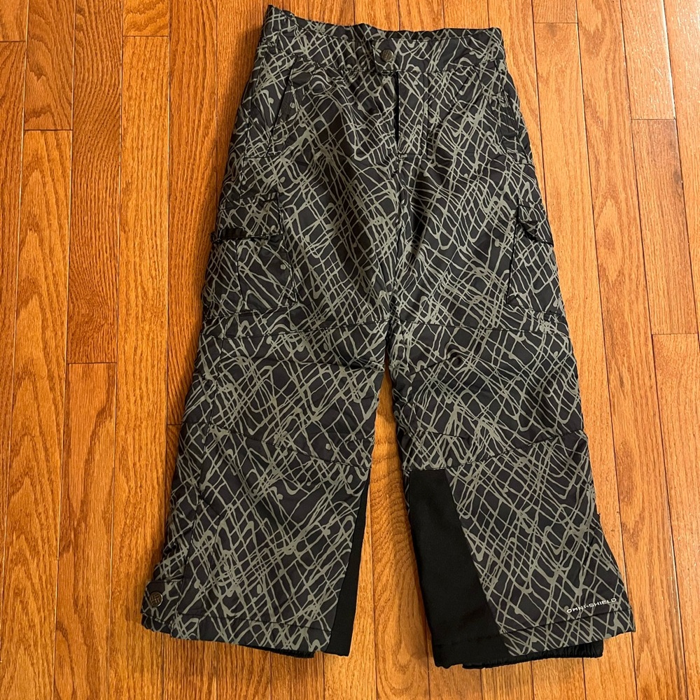 Columbia Youth Snow Pants Size
6/7 Black Geometric Print
Snowboard Omni Shield